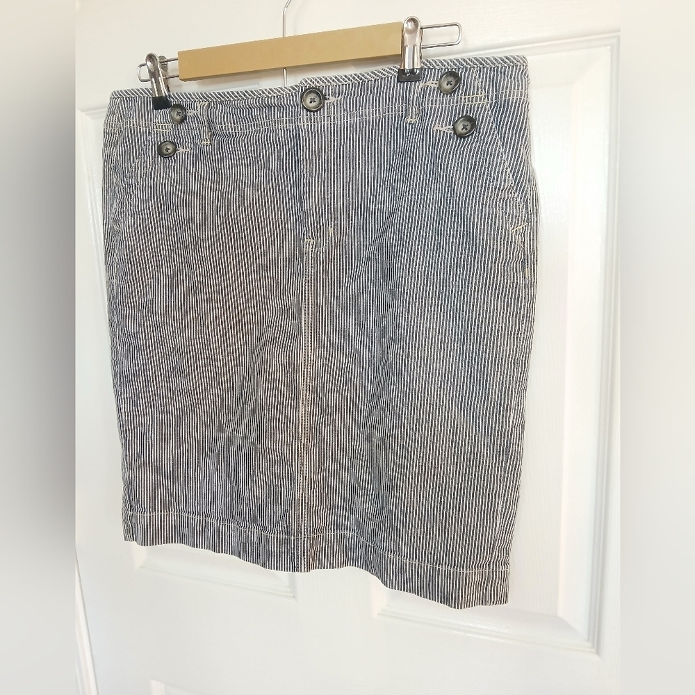 GAP Navy and White Striped Pencil Skirt Denim Coastal Grandma Beach Casual Prep - Picture 1 of 7